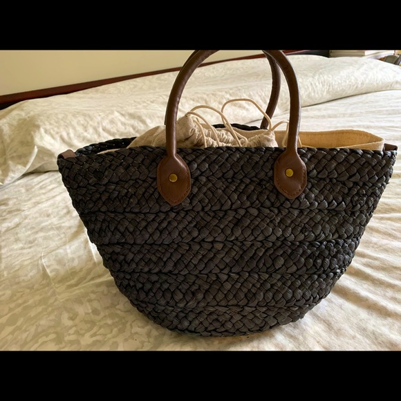 Handbags - Navy blue straw basket bag with attachable drawstring fabric pouch NWOT